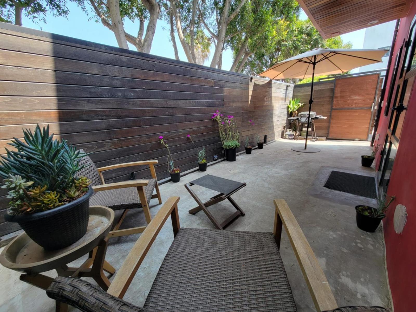 Venice Beach Studio With Large Private Patio Steps To The Beach Los Angeles Zewnętrze zdjęcie