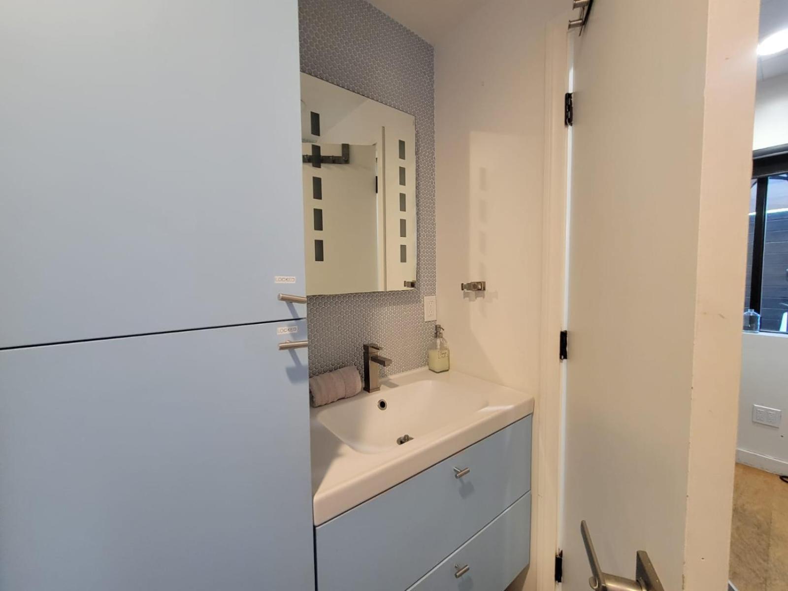 Venice Beach Studio With Large Private Patio Steps To The Beach Los Angeles Zewnętrze zdjęcie