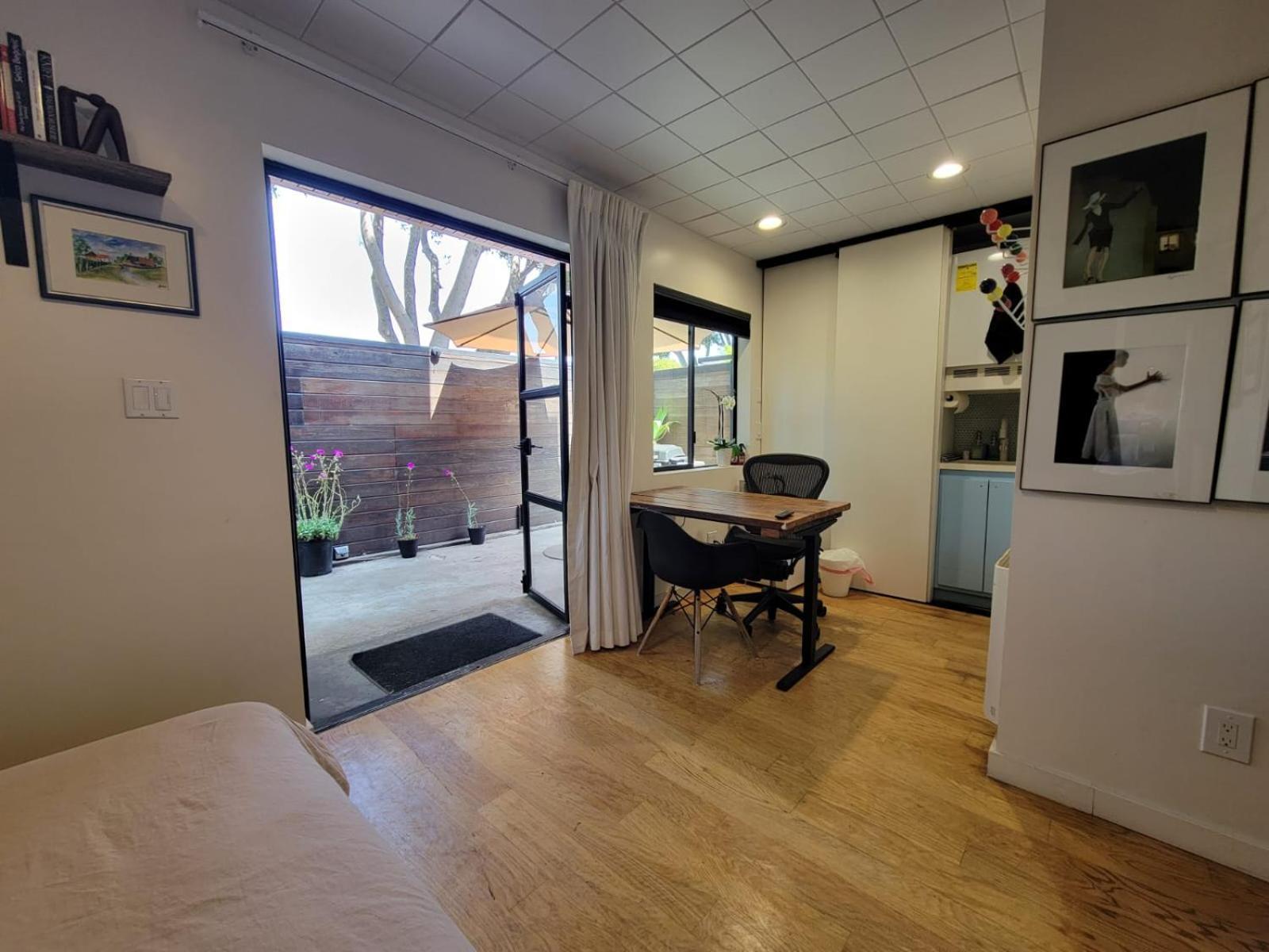 Venice Beach Studio With Large Private Patio Steps To The Beach Los Angeles Zewnętrze zdjęcie