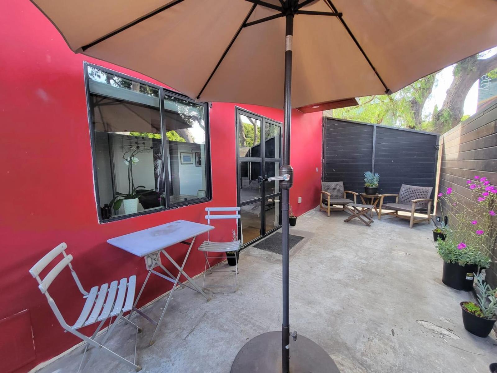 Venice Beach Studio With Large Private Patio Steps To The Beach Los Angeles Zewnętrze zdjęcie