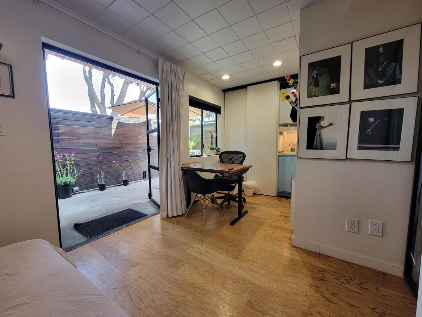 Venice Beach Studio With Large Private Patio Steps To The Beach Los Angeles Zewnętrze zdjęcie